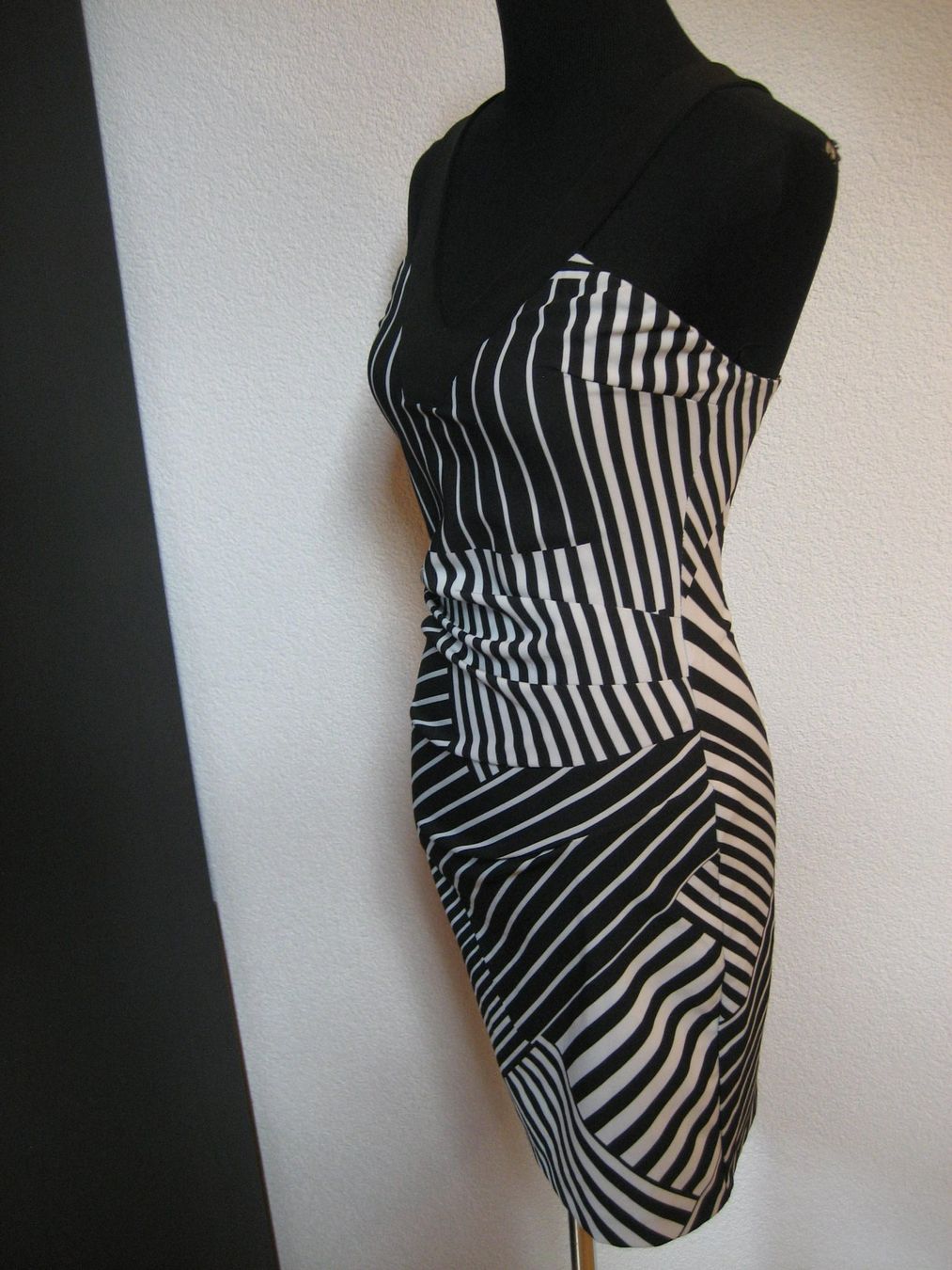 Vestiti: Robe stretch Rinascimento taille S – Usato da Delémont venduto da marryb 6