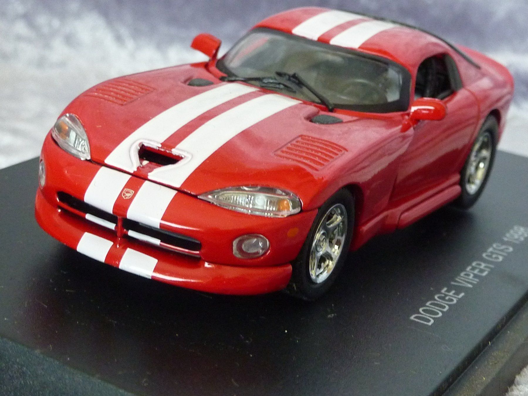 Dodge Modellini d'auto: Dodge Viper GTS red 1:43 – Nuovo e nell'imballaggio originale da Dürrenäsch venduto da modellautos4you 2