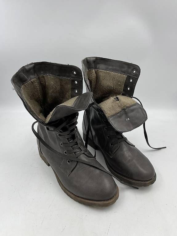 Scarpe da donna: Bottines fourrées neuves.  – Usato da Genève venduto da Eric1823