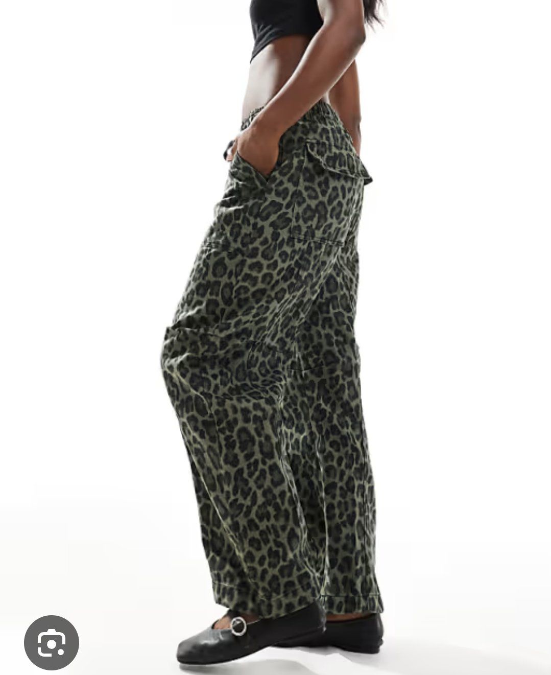Pull&Bear Pantaloni: Cargohose Leopardenmuster Gr. 34 – Usato da Näfels venduto da CH.Kchlineknopf 2