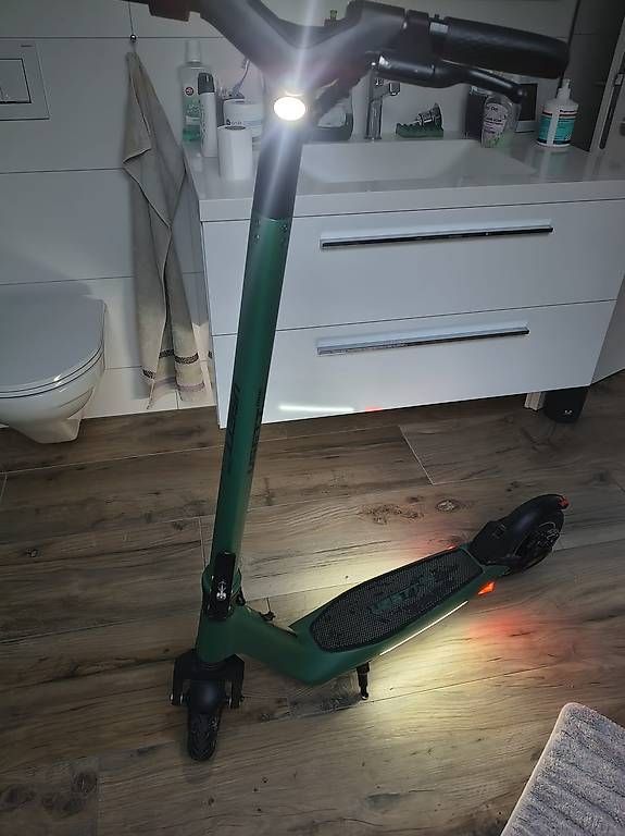 Kickboard: Vsett  E Scooter  mini grün – Usato da Luzern venduto da nsc_tn7z 3