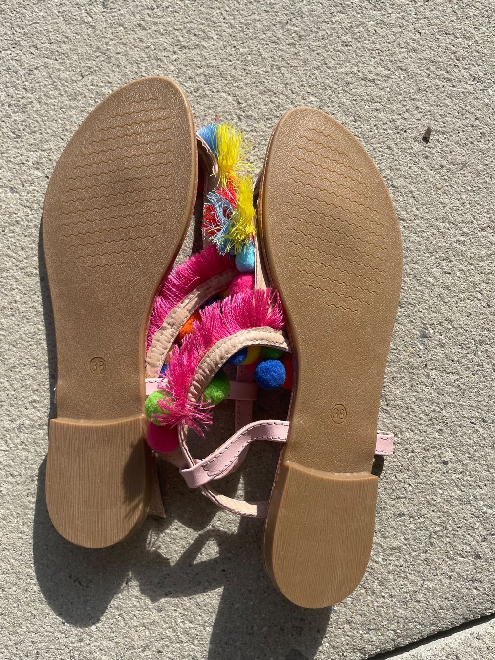 Damenschuhe: Sandalen – Neu und originalverpackt aus Kriens von Mayang 1