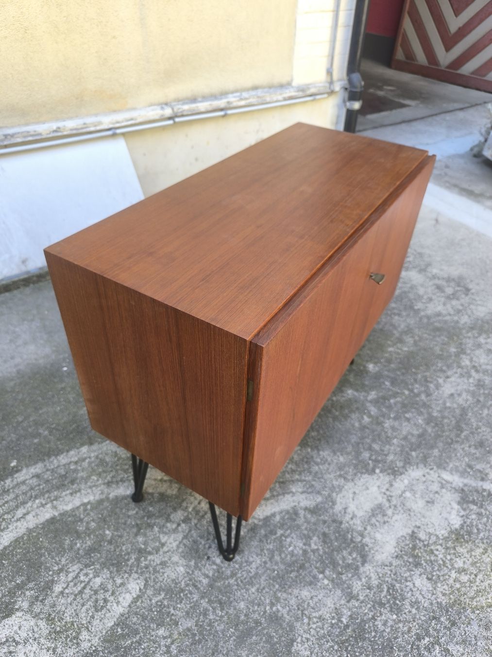 Kommoden: Kommode Swiss Form in Teak – Gebraucht aus Basel von Patts_Lampenfieber 1