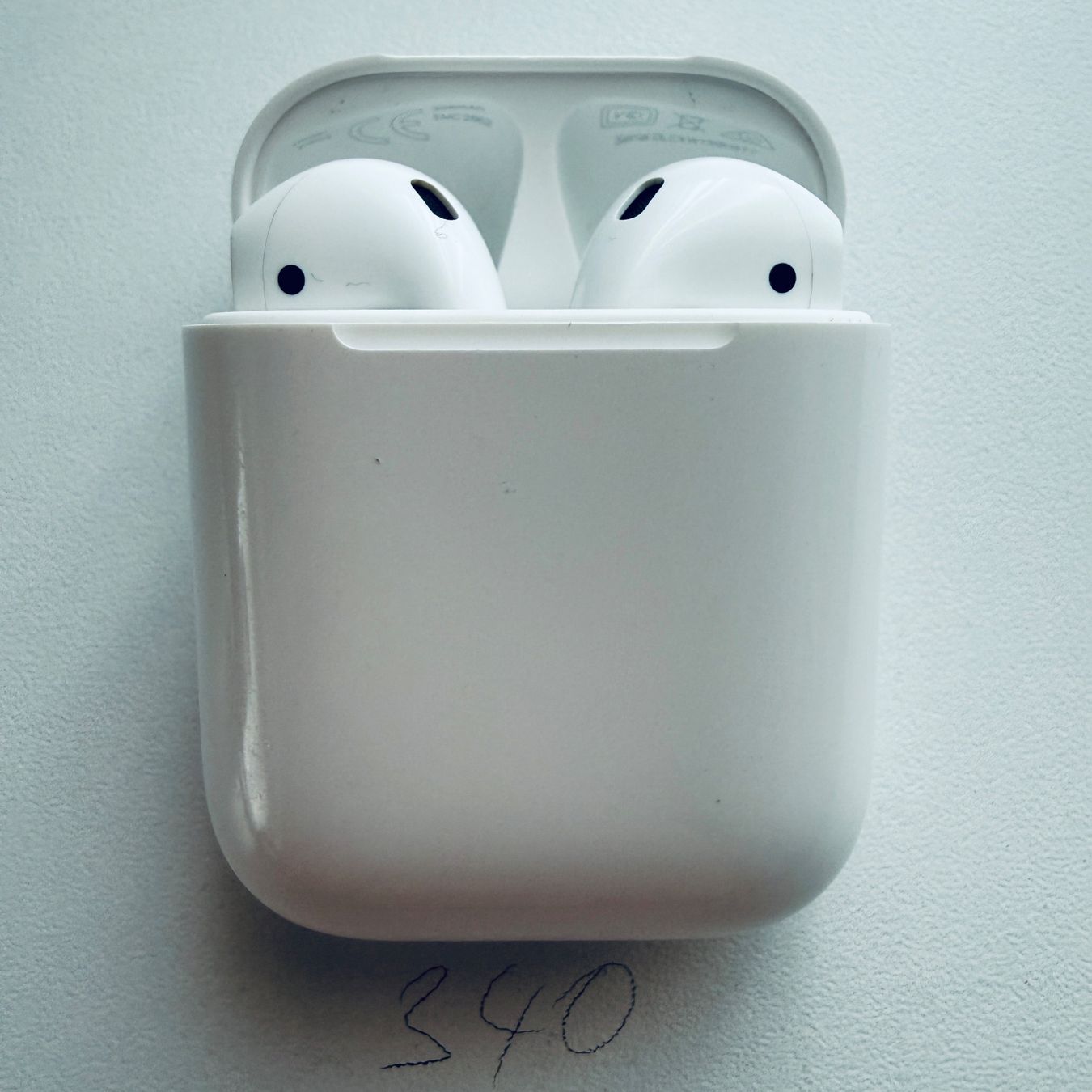 Apple Cuffie: Original Apple AirPods 2 Gen. Wireless Kopfhörer & Case – Usato da Basel venduto da MY.AIRPODS.SHOP
