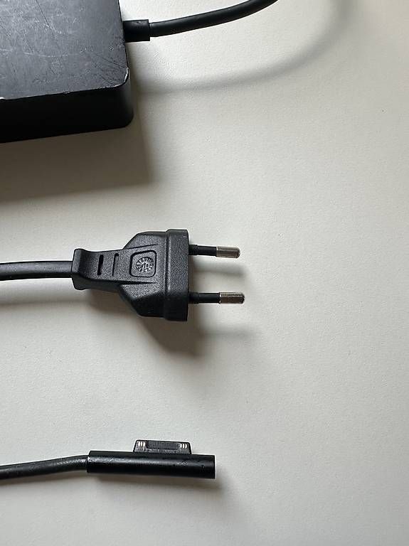 Ladegerät: Microsoft surface Ladekabel  – Gebraucht aus Oberwil b. Zug von ostermann81 2