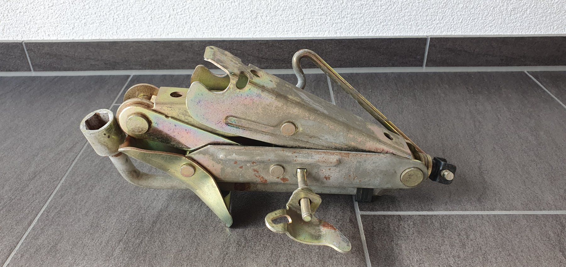 Piattaforme elevatrici & Crick: Scherenwagenheber Wagenheber Volvo 240 – Usato da Morgarten venduto da Buemi0 3