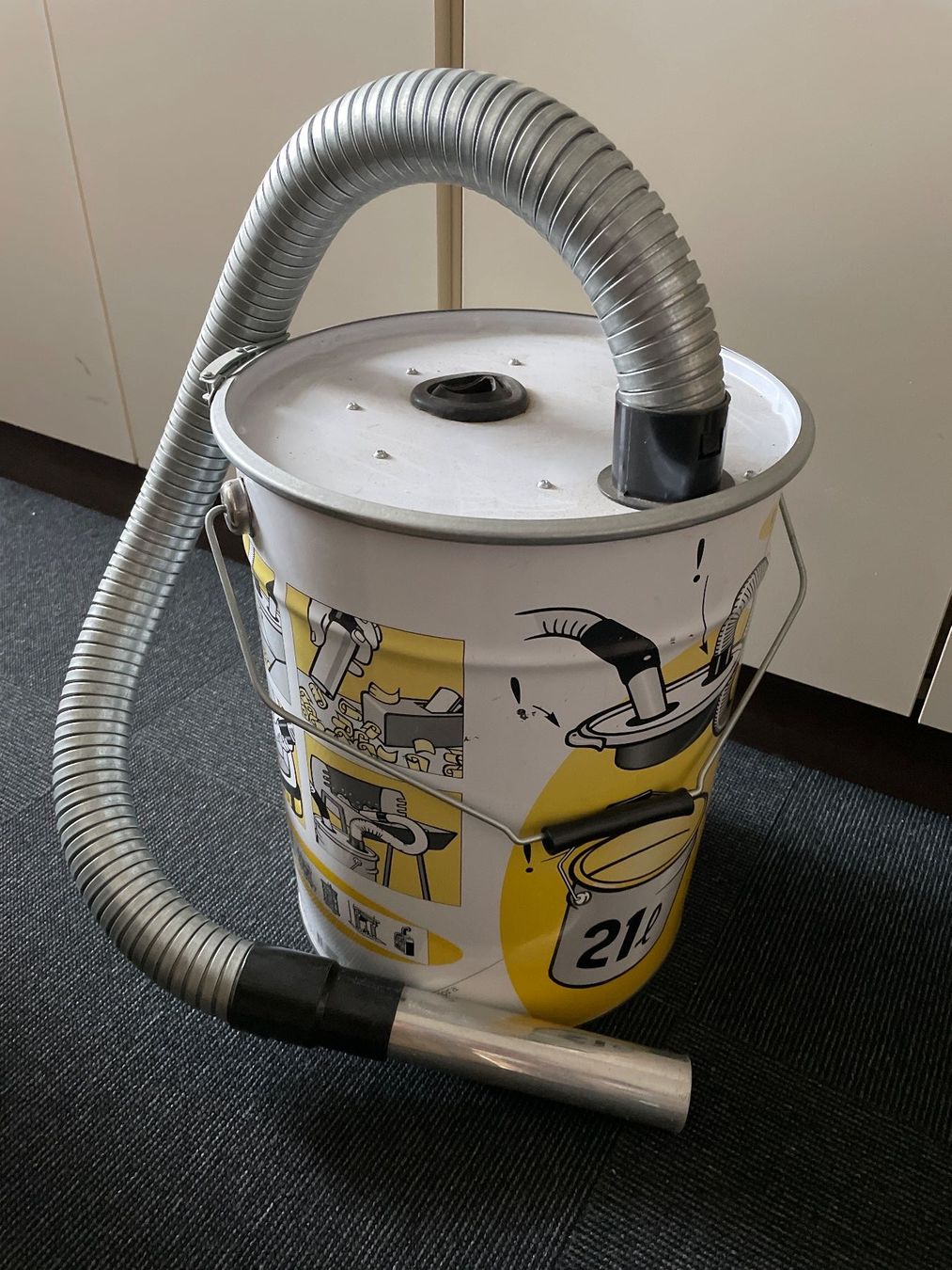 Aspirapolveri & Accessori: Aschesauger 21 L Eimer + Schlauch (Amphora) – Usato da Zürich venduto da plumita