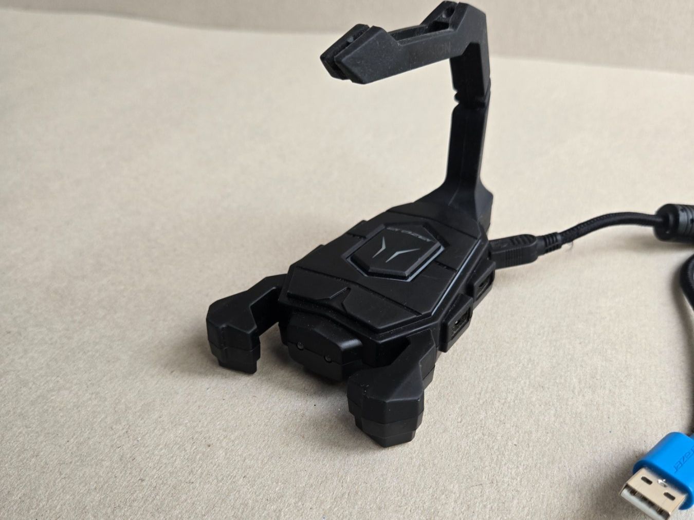 Hubs & Switches: Medion Erazer Mouse Bungee X89050 USB Hub – Gebraucht aus Hunzenschwil von Fluz