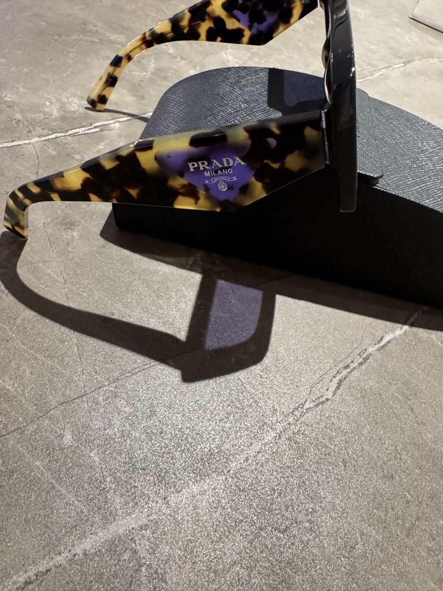 Prada Lunettes & Verres: Prada Sonnenbrille Bicolor Damen – D'occasion à Schindellegi par leo_7s6q 2