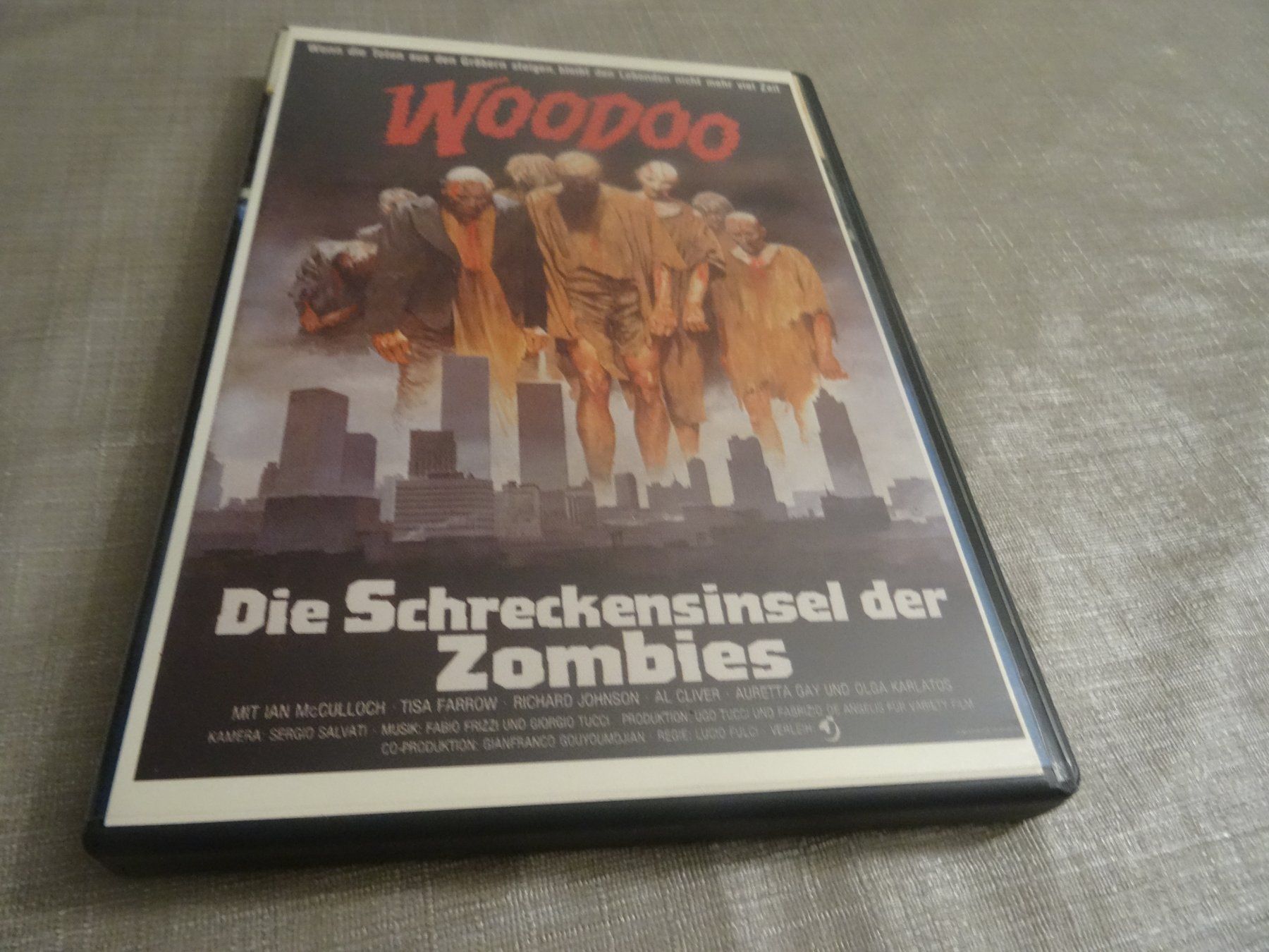 Tutti i DVDs: Voodoo - Die Schreckensinsel der Zombies - DVD – Usato da Olten venduto da Disc-Verkauf