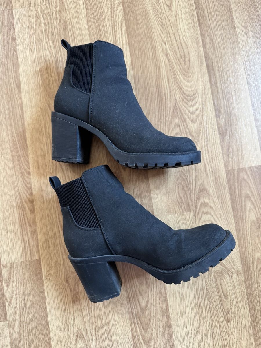 Scarpe da donna: ONLY Stiefelette mit Absatz | Veloursoptik | Grösse 36 – Nuovo (secondo la descrizione) da Schüpfheim venduto da lil_5jzb 2