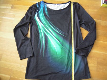 Schwarzes Langarmshirt (mit grün/blau)  Gr M