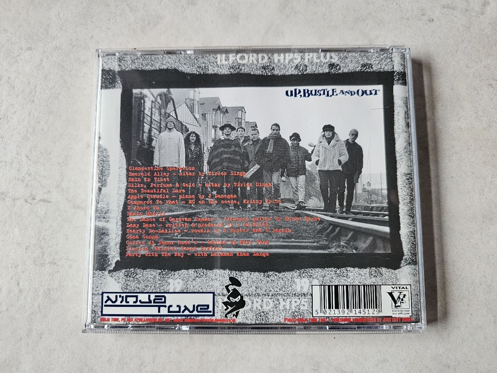 CD: Up, Bustle And Out  -  Light 'Em Up Blow 'Em Out – Usato da Schneisingen venduto da backstore24 1