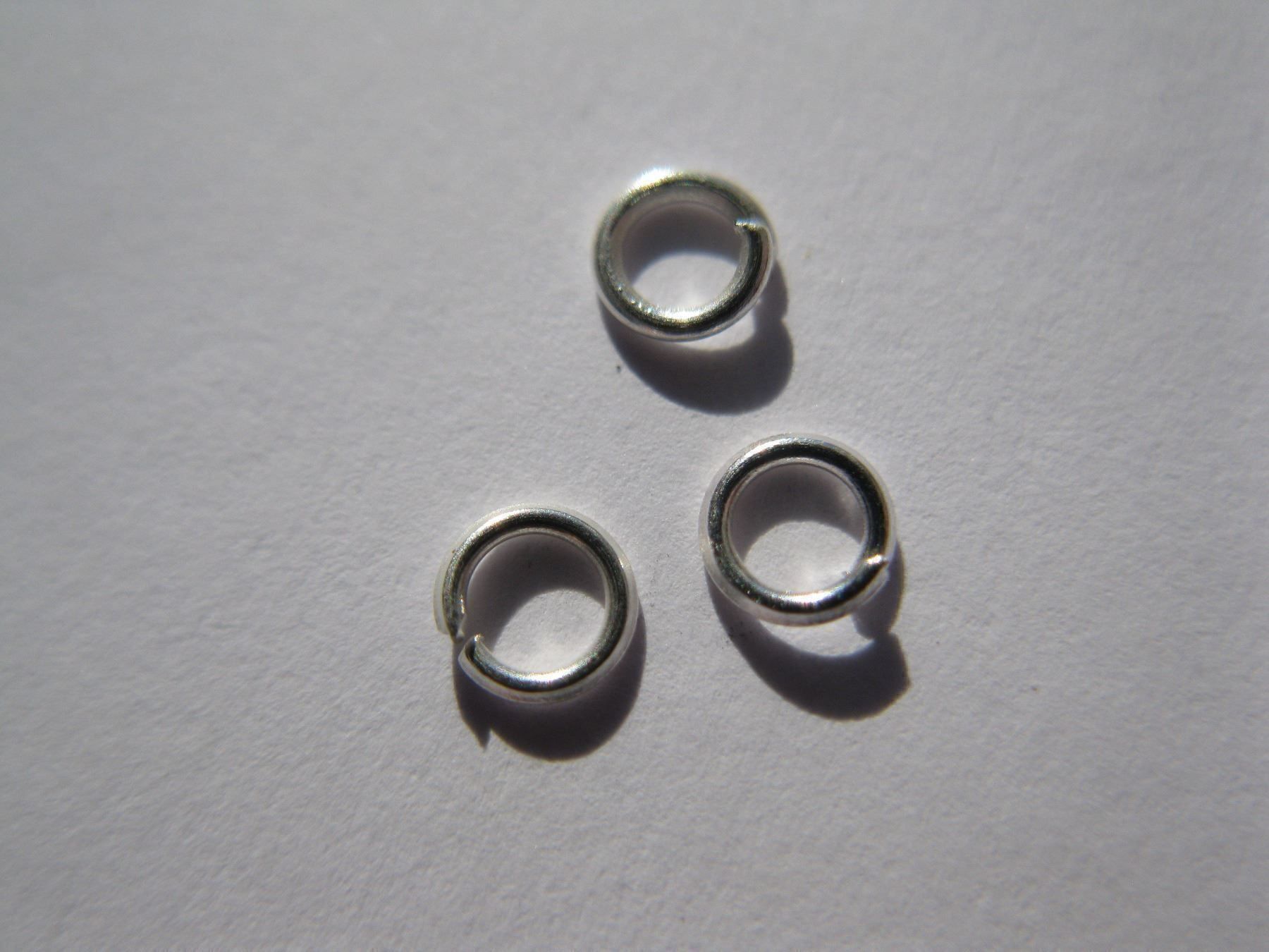 Perle (finte): 150 Spaltringe Binderinge Kettenverbinder versilbert 3x0,5mm – Nuovo e nell'imballaggio originale da St. Margarethen TG venduto da LuanaKa 1