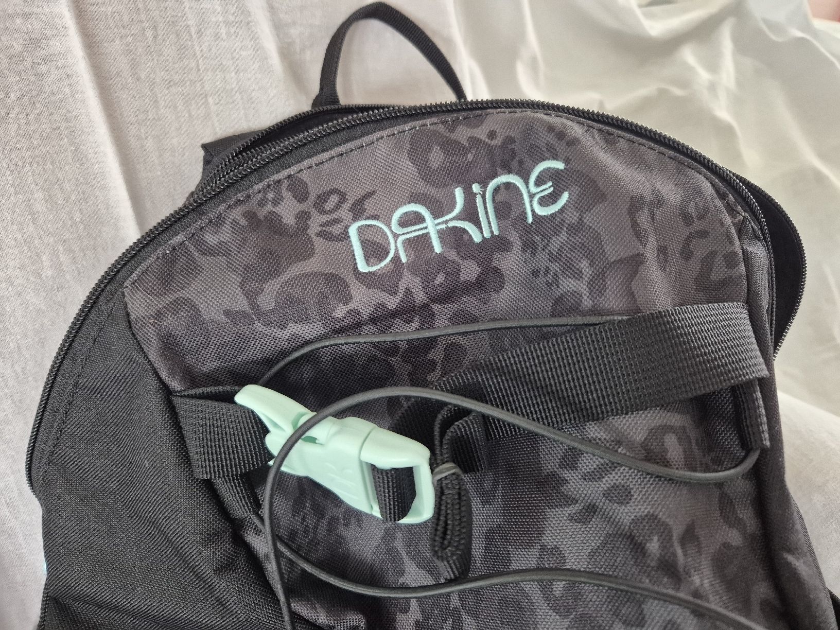 Dakine Zaini: Dakine Rucksack schwarz Leo Muster – Usato da Herzogenbuchsee venduto da herzchae 1