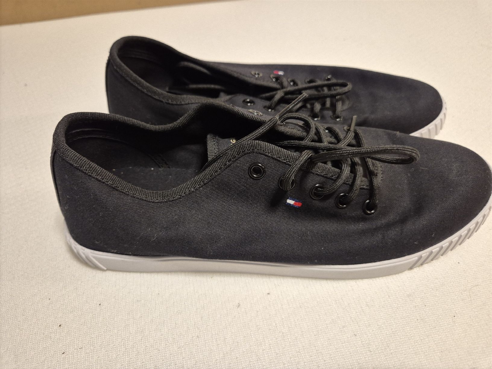 Tommy Hilfiger Scarpe da donna: Tommy Hilfiger Damenschuhe, Grösse 39, – Usato da Ebikon venduto da Familiekunterbunt