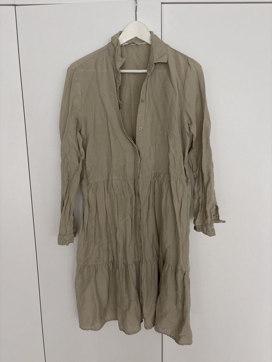 Kleider: Kleid Esprit, langärmlig, beige – Gebraucht aus Buttisholz von Melsan