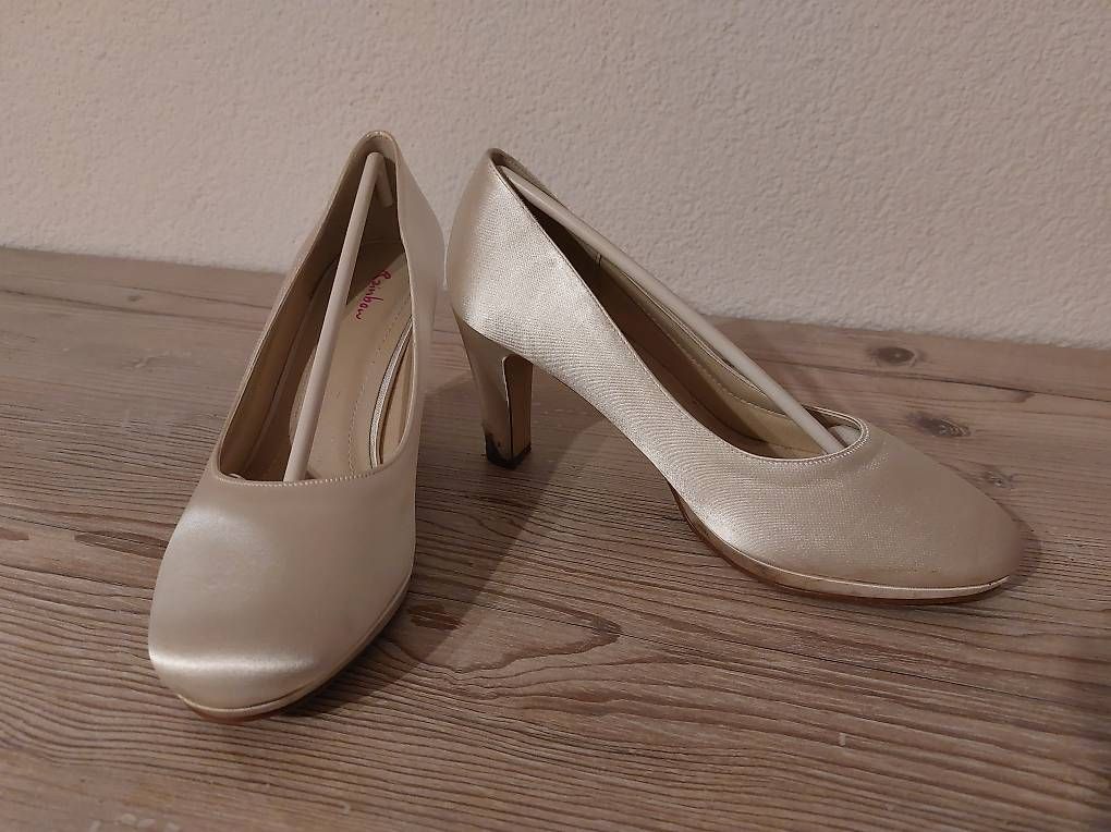 Scarpe da donna: Hochzeitschuhe weiss gr. 38.5 – Usato da Ruswil venduto da Schneckeland88 4