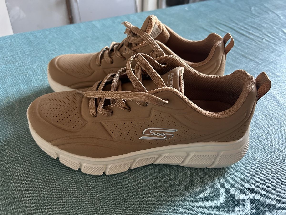 Scarpe da uomo: Skechers beige neufs – Nuovo (secondo la descrizione) da Genève venduto da mar_qdh8