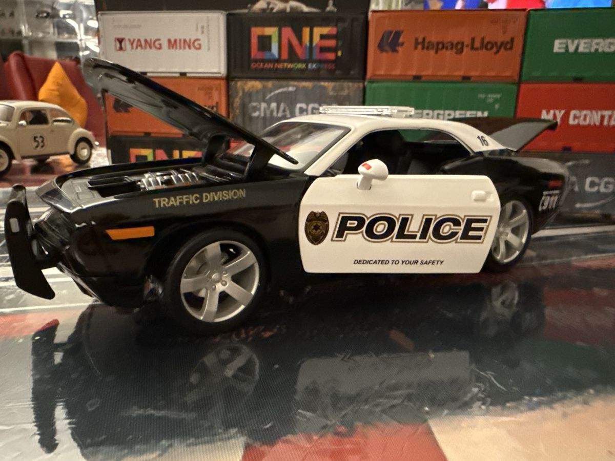 Dodge Modellautos: Polizei Dodge Challenger 1:18 – Neu (gemäss Beschreibung) aus Basel von Zomeg 2