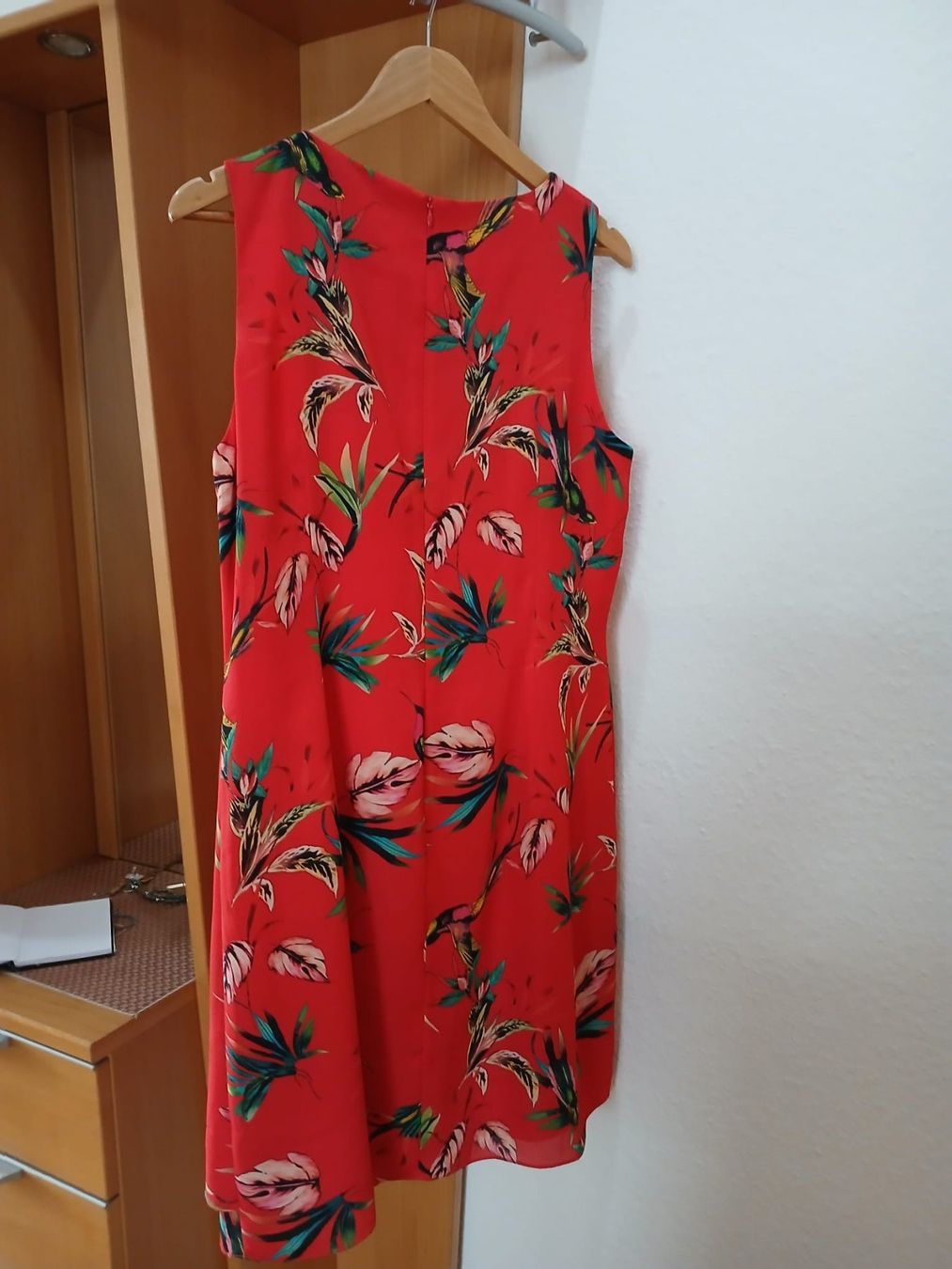 Vestiti: Kleid mit Blumenmuster, Grösse 42, neuwertig – Nuovo (secondo la descrizione) da Zug venduto da vik_8fdf 1