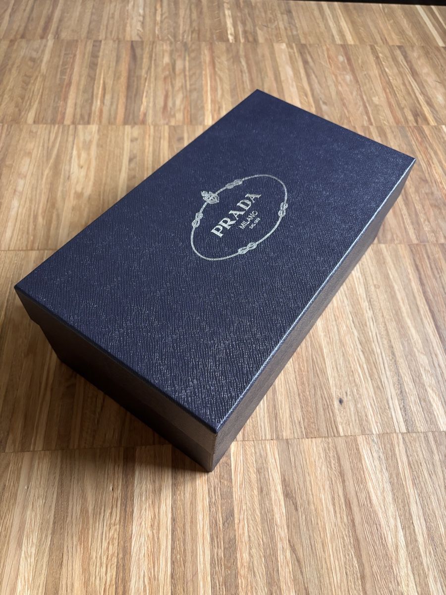 Lotti di vestiti: Prada Box. Neu! – Nuovo (secondo la descrizione) da Luzern venduto da lor_x8hx 1