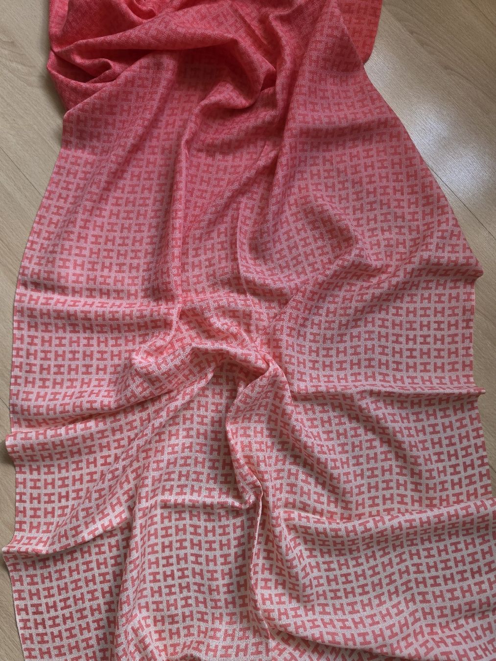 Hemisphere Foulards, Tücher & Schals: HEMISPHERE SCHAL CORAL/LACHS – Gebraucht aus Adlikon von jahr01 2