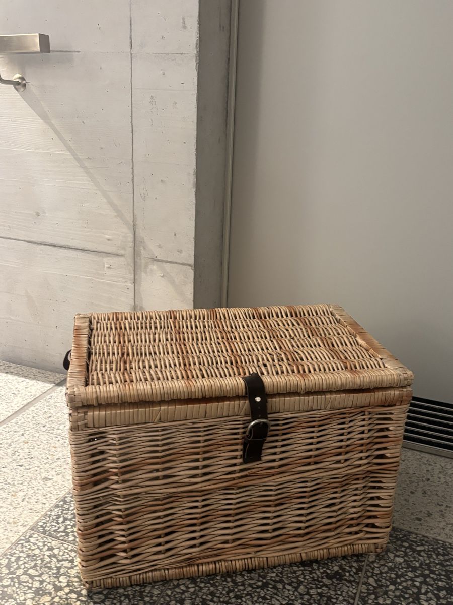 Altro per la casa: Early 20th Century Leather Bound Basket – Usato da Horgen venduto da lme_8kj7