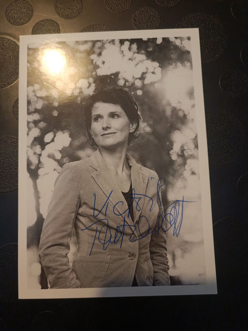 Autografi: Victoria Trauttmansdorff - handsignierte Autogrammkarte – Usato da Menziken venduto da Artographs