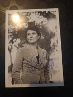 Victoria Trauttmansdorff - handsignierte Autogrammkarte