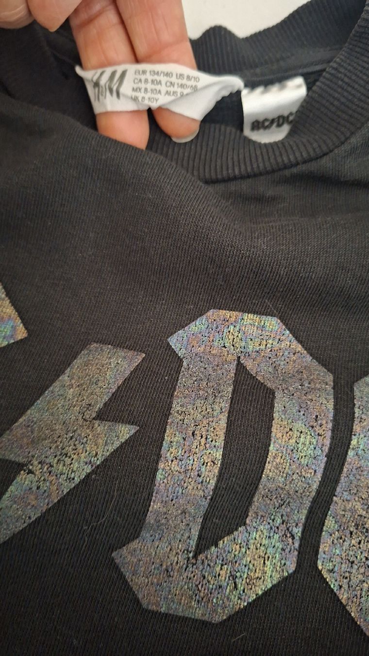H&M Maglioni & Felpe: 2 Pullover AC/DC schwarz Grösse 134/140 – Usato da Oftringen venduto da januarloch 2