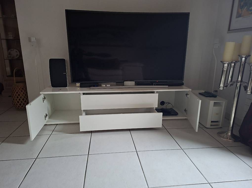 Pfister Mobili TV: Fernsehmöbel – Usato da Benken SG venduto da samba12 1