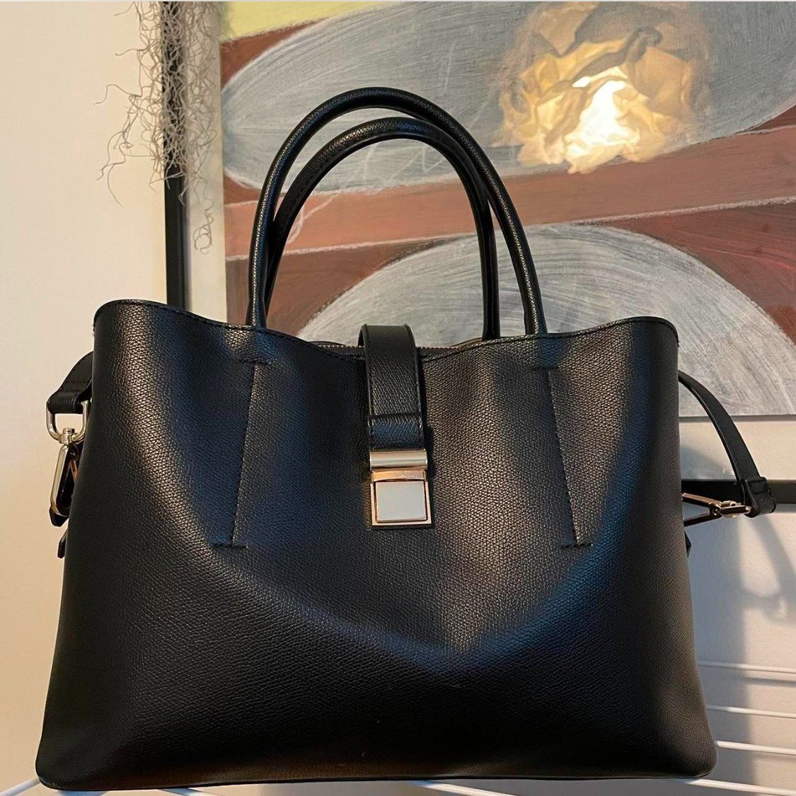 H&M Taschen: Black faux leather bag – Gebraucht aus Zürich von del_pht2