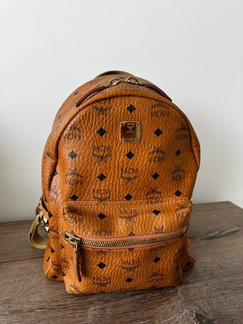 Mcm Sacs à dos: Original MCM Stark Medium Rucksack Cognac Visetos mit Nieten – D'occasion à Mühlethal par sarah-davide
