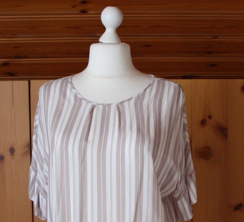 Camicette: Bluse Kurzarm weiss - beige Gr. XL – Usato da Flüelen venduto da Diversicum-Curvy 1