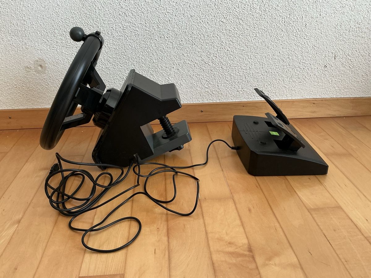 Controller: Saitek Lenkrad mit Pedalen – Nuovo (secondo la descrizione) da Arbon venduto da Ramon136 1