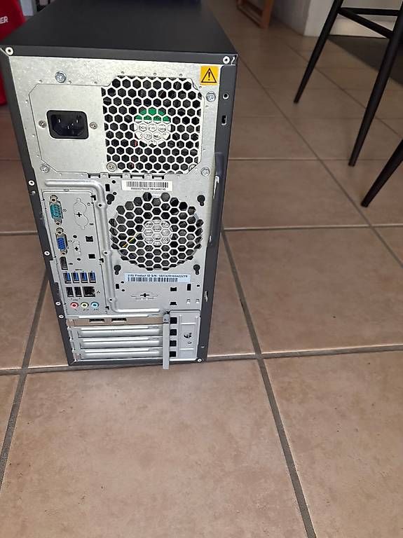 PCs: Lenovo ThinkCentre M82 | i5 | 8 GB RAM  – D'occasion à Affoltern am Albis par Nikolas-Wilhelmus 3