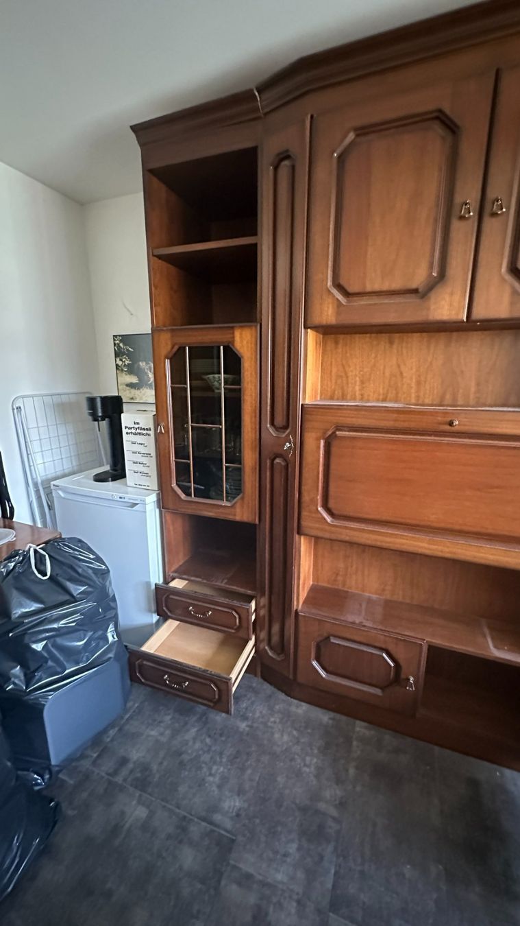 Armoires: Bettschrank Holz braun gebraucht – D'occasion à Basel par Rstoessel 1