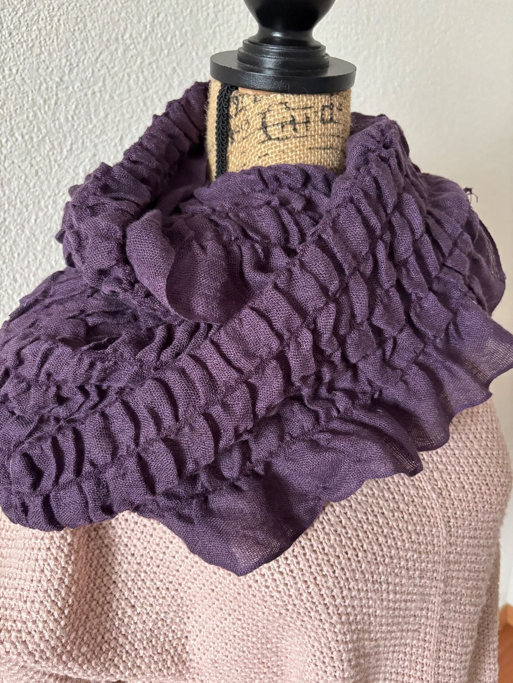 Foulard & Sciarpe: Rundschal violett Viscose/Kaschmir – Usato da Balsthal venduto da Uroby 1