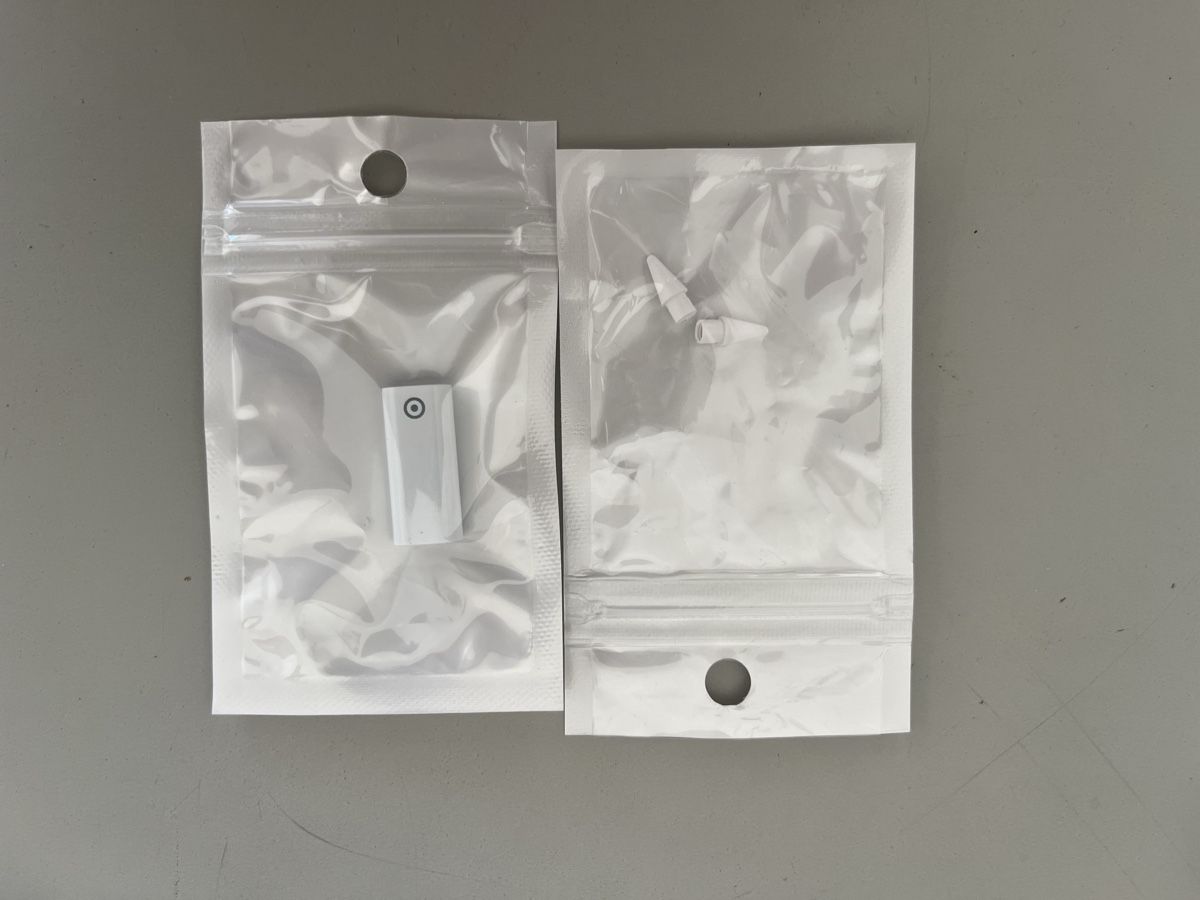 Apple Penna & Evidenziatori: Apple Pencil 1 Generation + Lade Adapterstück – Nuovo e nell'imballaggio originale da Biel/Bienne venduto da sophie.27 3