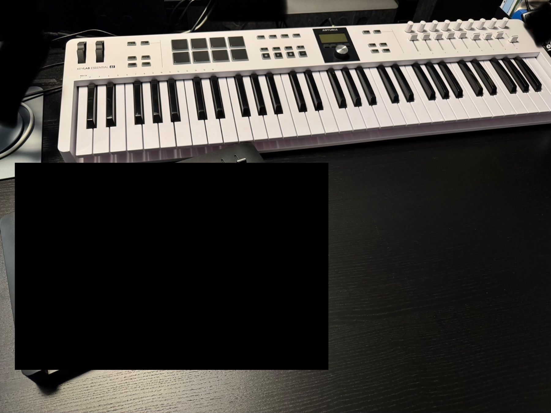 Arturia Strumenti musicali: Arturia KeyLab Essential 61 MK3 Weiss + Ständer – Usato da Winterthur venduto da Flyer16