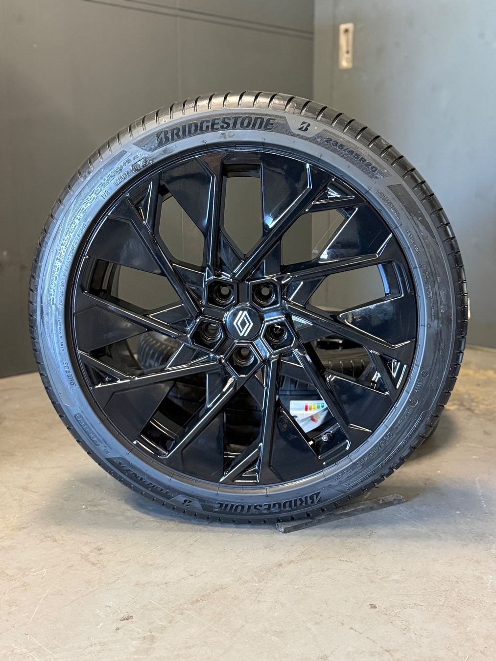 Renault Pneumatici & Ruote complete: Originale Renault Scenic E-Tech Sommerräder 20zoll Neu – Nuovo e nell'imballaggio originale da Gerlafingen venduto da Pneu-Puric 3