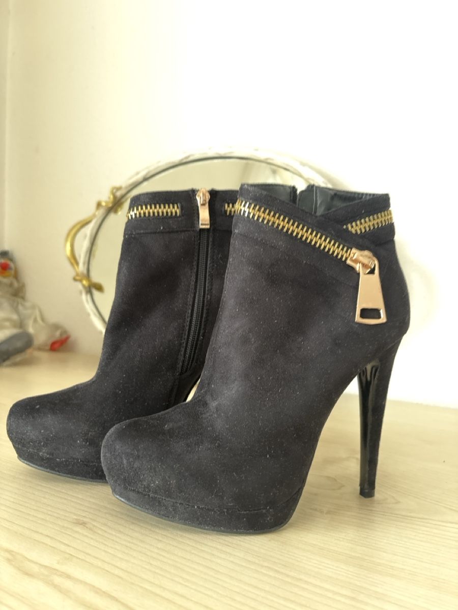Damenschuhe: Schwarze Stiefeletten mit Absatz, Gr. 38 - neu – Neu (gemäss Beschreibung) aus Altendorf von mausi771
