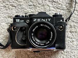 Zenit 12XP SLR Analog Kamera mit Ledertasche