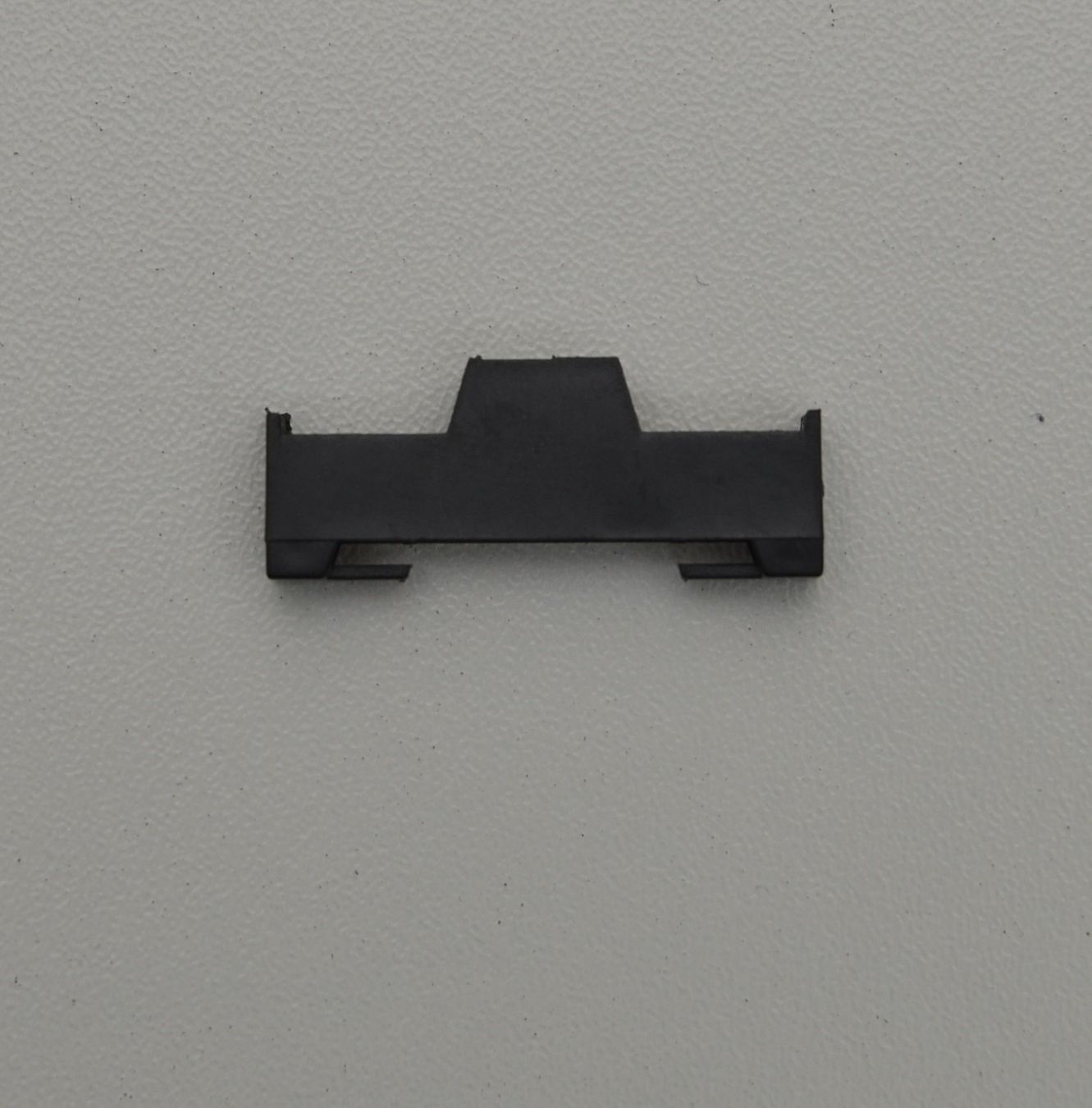 Modellismo RC: Servo Stecker Sicherung Stehend Schwarz – Nuovo e nell'imballaggio originale da Rüti venduto da MSRCModelle 1
