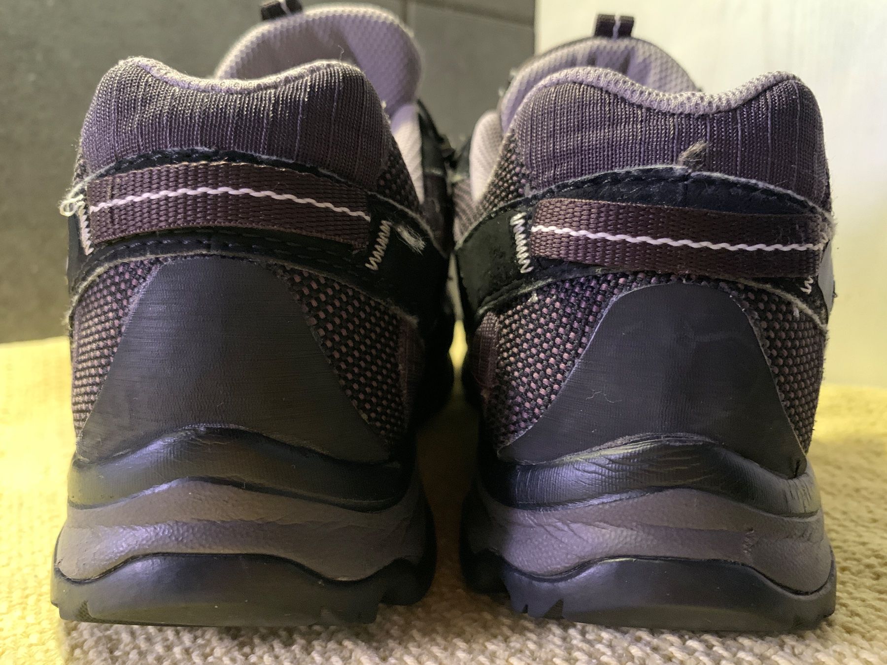 Salomon Scarpe da donna: Salomon-Wanderschuhe mit Gore-T Gr. 39,1/3 – Usato da Steinebrunn venduto da Littlebird1 2