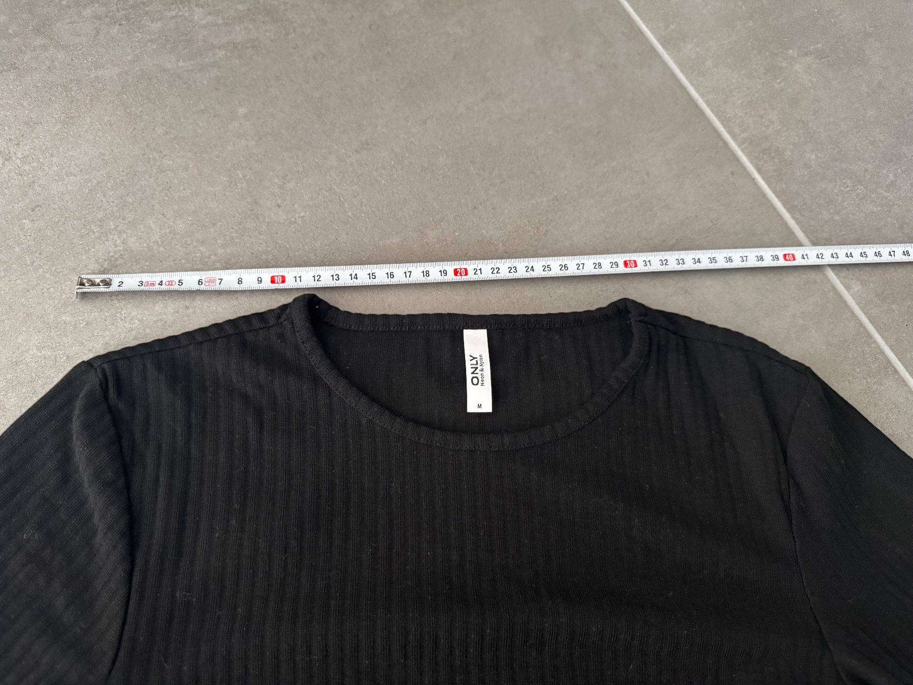 Only Maglioni & Felpe: ONLY Langarmshirt schwarz gerippt mit Bindebändern Grösse M – Usato da Frick venduto da Cirilla 4