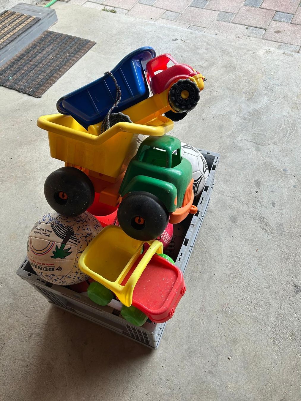 Jouets: Kiste mit Bällen, Spielsachen – D'occasion à Signau par Vonberch 4
