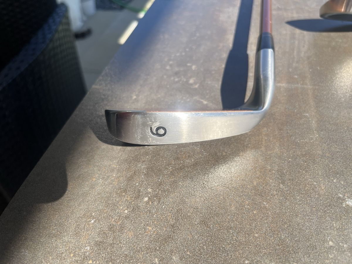 Mazze & Set: Golfschläger Backfire Hickory Eisen 9 Rechtsausleger – Nuovo (secondo la descrizione) da Schinznach Dorf venduto da Hurricane33