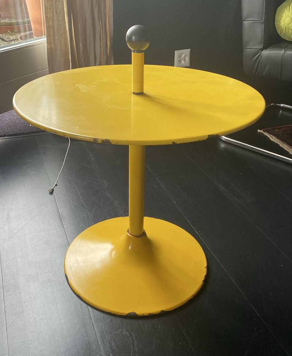 Tavoli: Bauhaus-Beistelltisch – Usato da Zürich venduto da ARTino